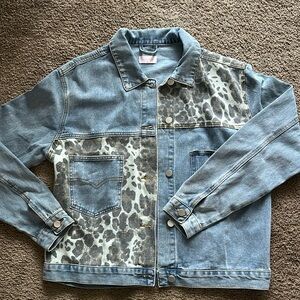 Pink Lily Leopard Print Light Wash Denim Jacket